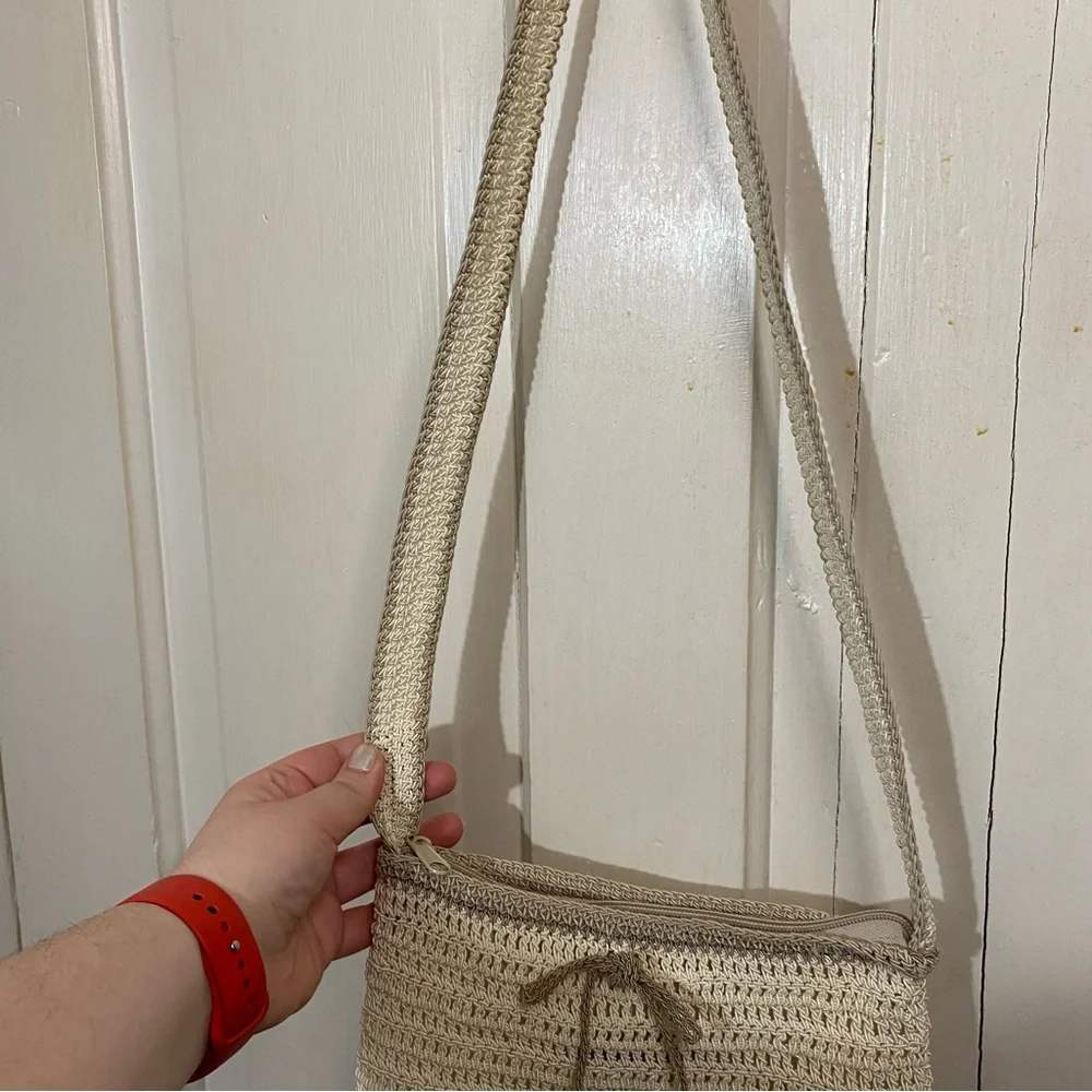 CHATEAU | Handmade in China Crochet Tan Crossbody Bag with Bow - Picture 4 of 11